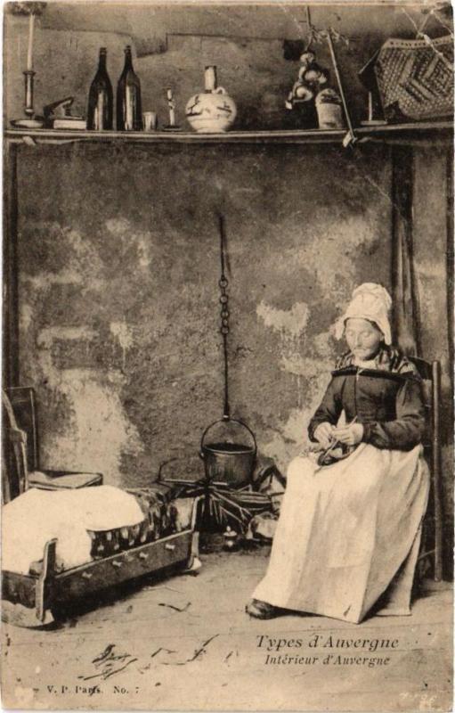 Carte postale ancienne Types d'Auvergne - Interieur d'Auvergne