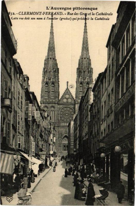 Carte postale ancienne Clermont-Ferrand - Rue des Gras et la Cathedrale - Cette rue doit à Clermont-Ferrand