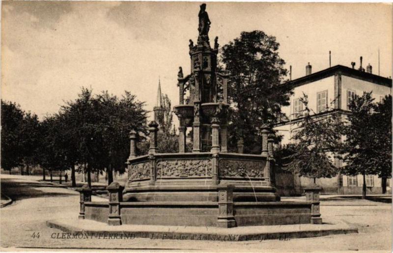 Carte postale ancienne Clermont-Ferrand. - La Fontaine 'd'Amboise (Xv siecle) à Clermont-Ferrand