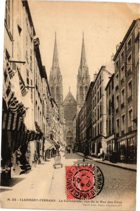 Carte postale ancienne Clermont-Ferrand - La Cathedrale vue de la Rue des Gras à Clermont-Ferrand