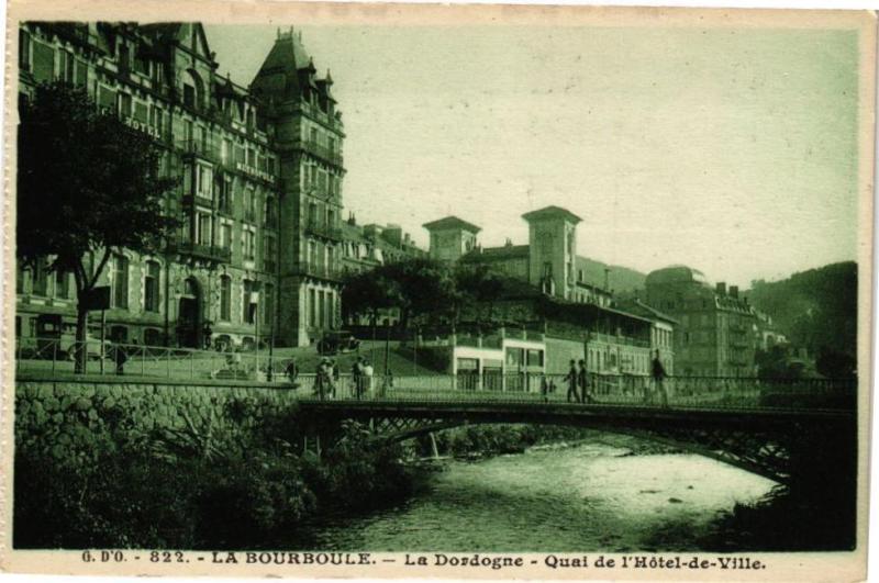 Carte postale ancienne La Bourboule-La Dordogne-Quai de l'Hotel de Ville à La Bourboule