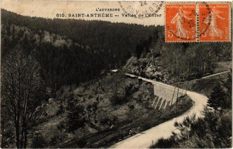Carte postale ancienne Saint-Antheme - Vallée de l'Enfer à Saint-Anthème