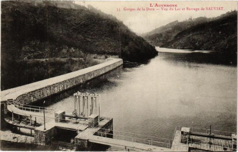 Carte postale ancienne Auvergne - Gorges de la Dorre Vue du de Lac et Barrage
