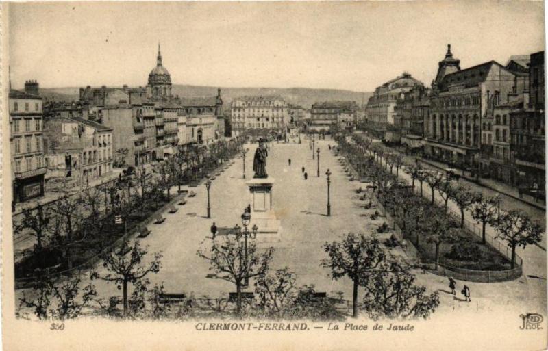 Carte postale ancienne Clermont-Ferrand. - La Place de Jaude à Clermont-Ferrand