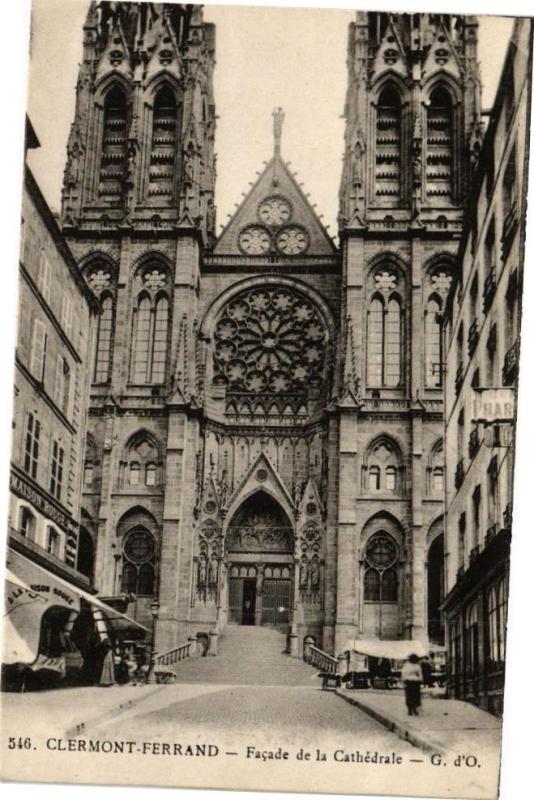 Carte postale ancienne Clermont-Ferrand - Facade de la Cathedrale - G.d'O. à Clermont-Ferrand