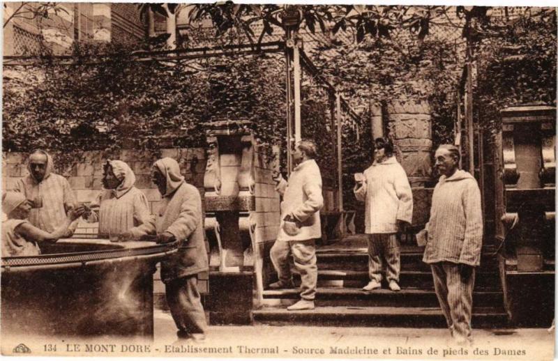 Carte postale ancienne Le Mont-Dore - Etabl. THERMal à Mont-Dore