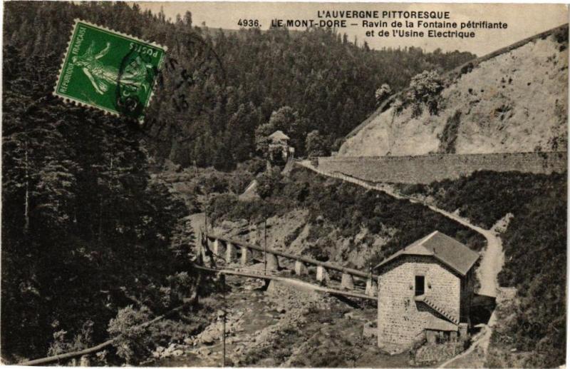 Carte postale ancienne Le Mont-Dore - Ravin de la Fontaine petriflante et de l'Usine... à Mont-Dore