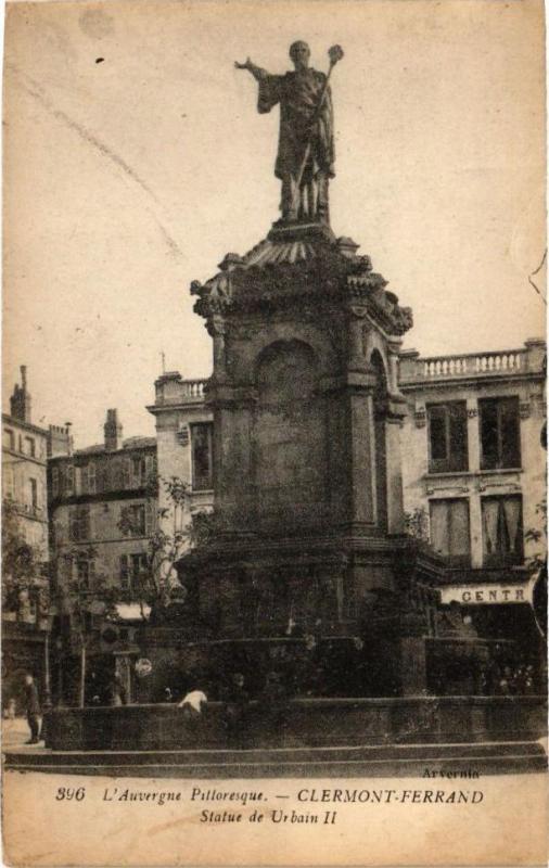 Carte postale ancienne L'Auvergne Pittoresque - Clermont-Ferrand - Statue de Urbain Ii à Clermont-Ferrand