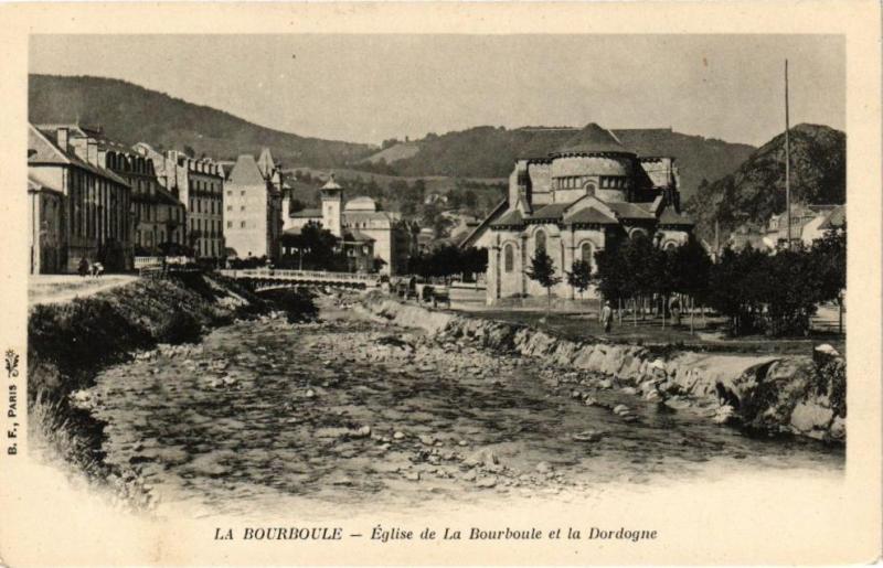 Carte postale ancienne La Bourboule - Eglise de la Bourboule et la Dordogne à La Bourboule