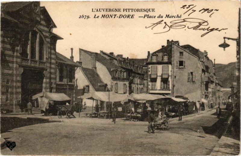 Carte postale ancienne L'Auvergne Pittoresque - Le Mont-Dore - Place du Marché à Mont-Dore