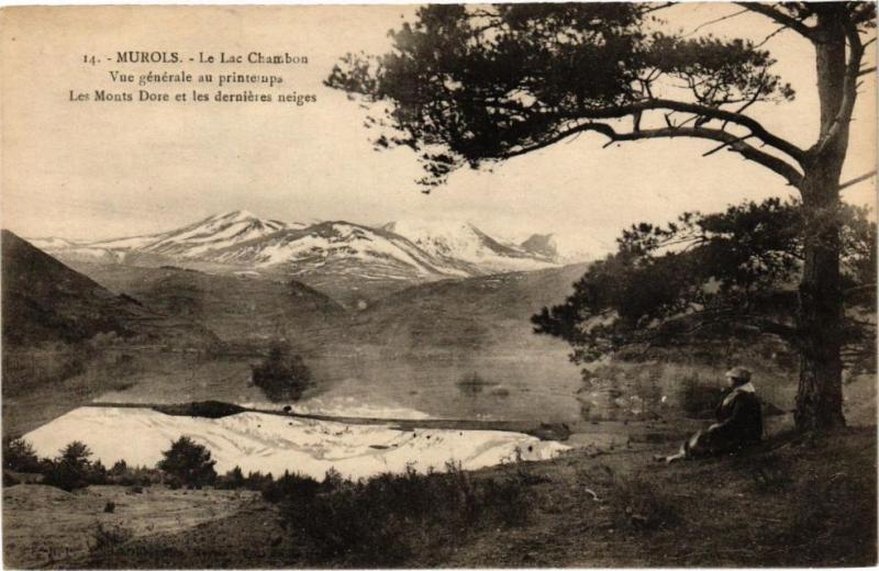 Carte postale ancienne Murols - Le Lac Chambou - Vue générale au printemps - Le Monts-Dore à Murol