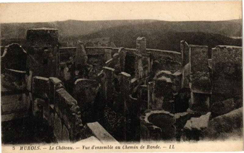 Carte postale ancienne Murols - Le Chateau - Vue d'ensemble au Chemin de Ronde à Murol