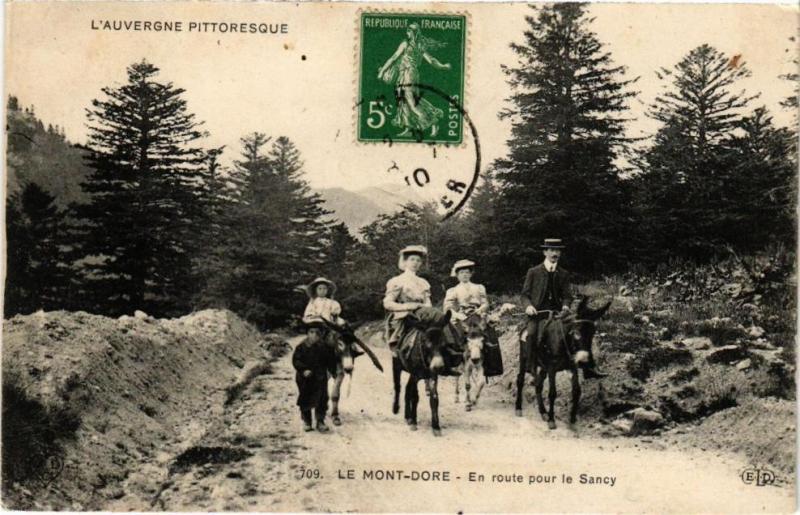 Carte postale ancienne L'Auvergne Pittoresque - Le Mont-Dore - En route pour le Sancy à Mont-Dore