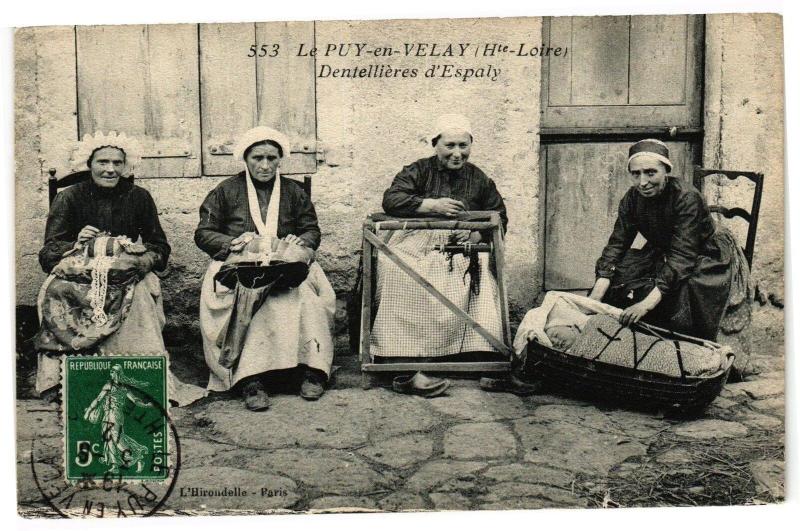 Carte postale ancienne Le Puy-en-Velay - Dentellieres d'Espaly au Puy-en-Velay