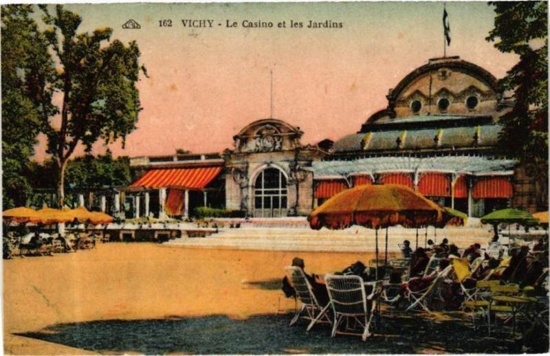 Carte postale ancienne Vichy Le Casino et les Jardins à Vichy