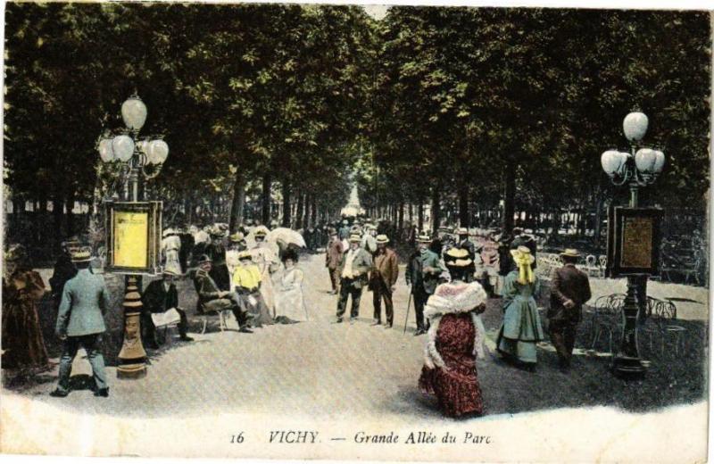Carte postale ancienne Vichy Grande Allée du Parc à Vichy