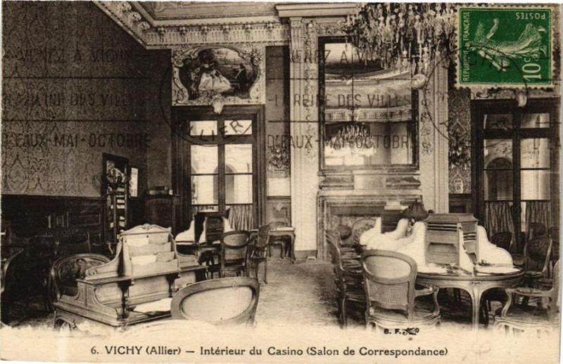 Carte postale ancienne Vichy Intérieur du Casino à Vichy
