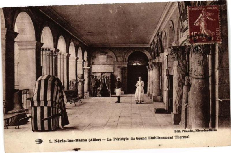 Carte postale ancienne Neris-les-Bains - Le Péristyle du Grand Etablissement Thermal à Néris-les-Bains