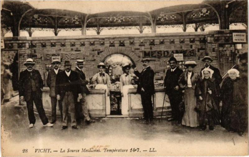 Carte postale ancienne Vichy La Source Mesdames-Température à Vichy