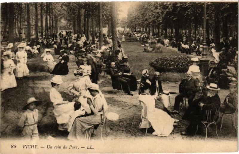 Carte postale ancienne Vichy Un coin du Parc à Vichy