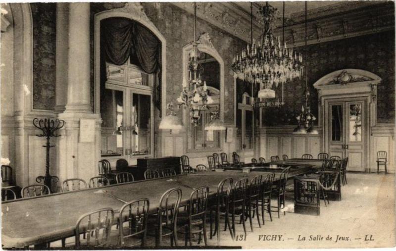 Carte postale ancienne Vichy La Salle de Jeux à Vichy