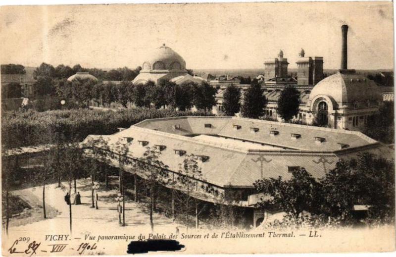 Carte postale ancienne Vichy Vue panoramique du Palais des Sources et de l'Etablissement à Vichy