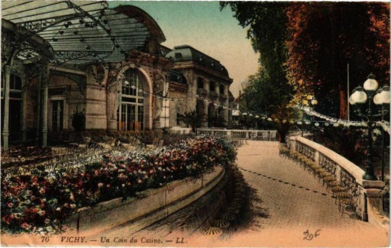 Carte postale ancienne Vichy Un coin du Casino à Vichy