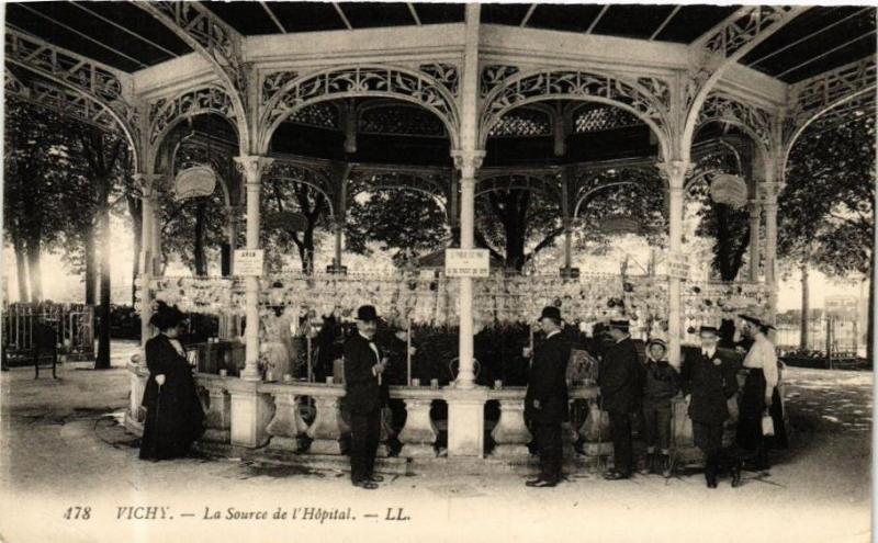 Carte postale ancienne Vichy La Source de l'Hopital à Vichy