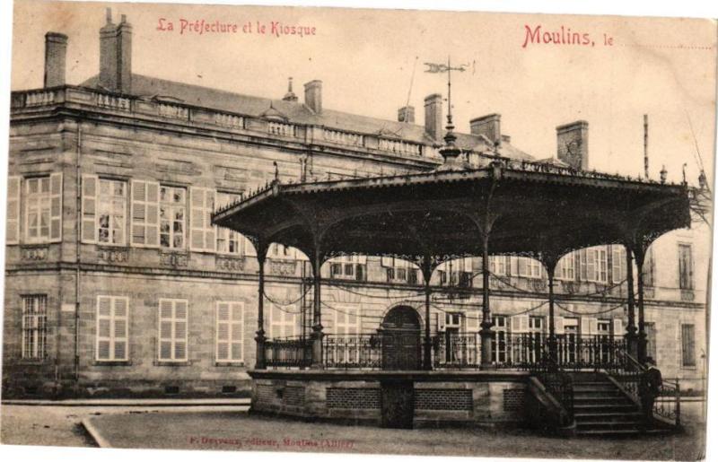 Carte postale ancienne Moulins - La Préfecture et le Kiosque à Moulins