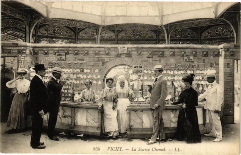 Carte postale ancienne Vichy La Source Chomel à Vichy