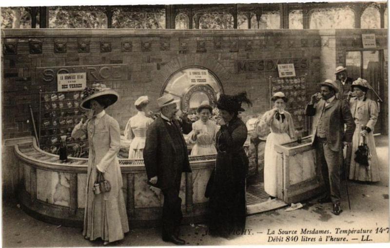 Carte postale ancienne Vichy La Source Mesdames à Vichy