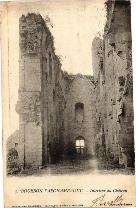 Carte postale ancienne Bourbon-l'Archambault - Intérieur du Chateau à Bourbon-l'Archambault