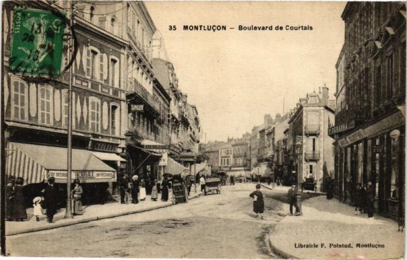 Carte postale ancienne Montlucon - Boulevard de Courtais à Montluçon