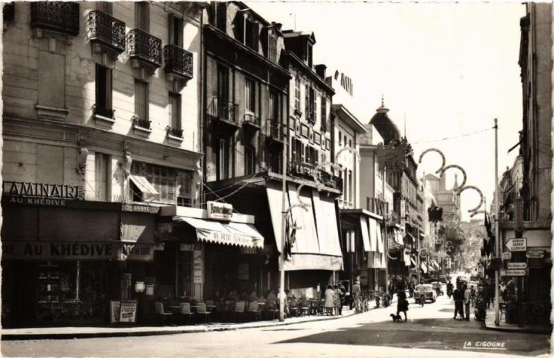 Carte postale ancienne Vichy - Reine des Villes d'Eaux - Rue G.-Clemenceau à Vichy