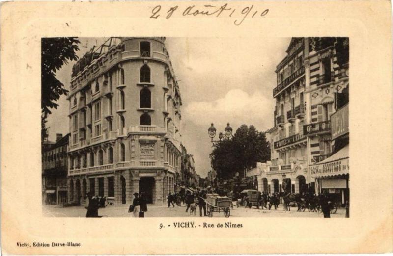 Carte postale ancienne Vichy - Rue de Nimes à Vichy
