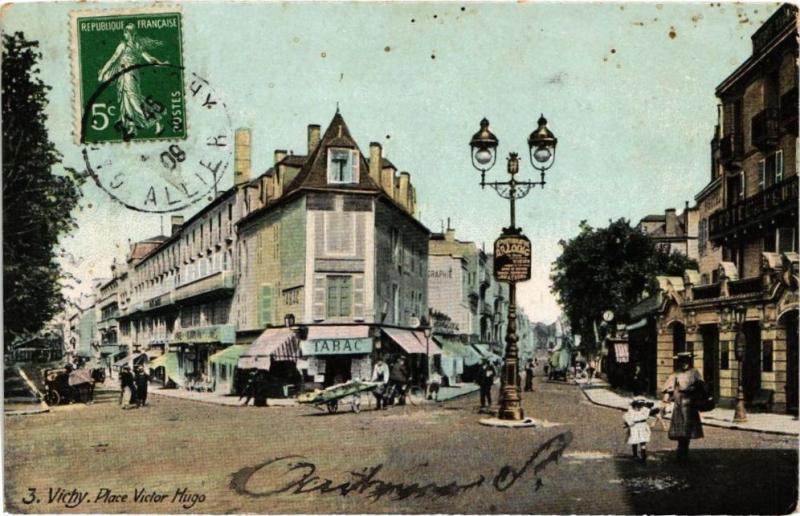 Carte postale ancienne Vichy - Place Victor Hugo à Vichy