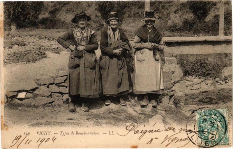 Carte postale ancienne Vichy - Types de Bourbonnaises à Vichy
