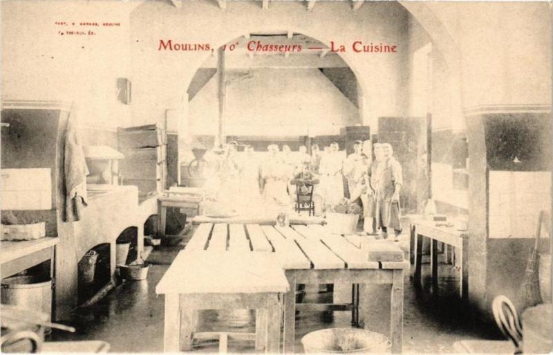 Carte postale ancienne Moulins - Chasseurs-La Cuisine à Moulins