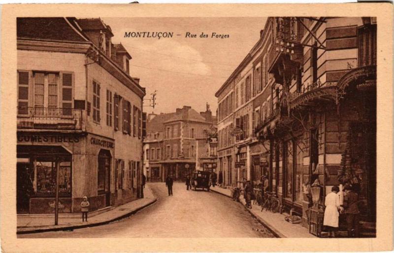 Carte postale ancienne Montlucon - Rue des Forges à Montluçon