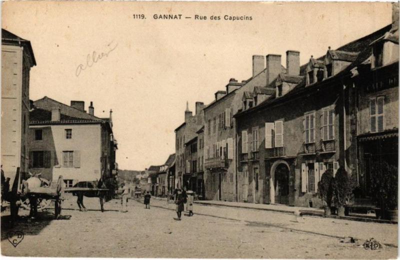Carte postale ancienne Gannat - Rue des Capucins à Gannat