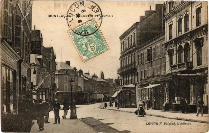 Carte postale ancienne Montlucon - Boulevard de Courtais à Montluçon