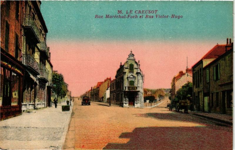 Carte postale ancienne Le Creusot - Rue Marechal-Foch et Rue Victor-Hugo au Creusot