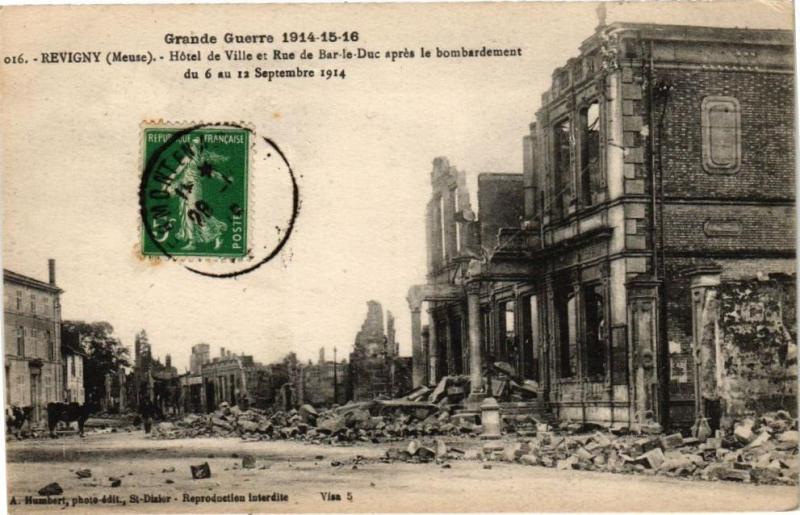 Carte postale ancienne Revigny- L'Hotel de Ville et Rue de Bar-le-Duc aprés le bombardement(240915) à Bar-le-Duc