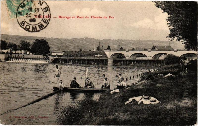 Carte postale ancienne Verdun - Barrage et Pont du Chemin de Fer à Verdun