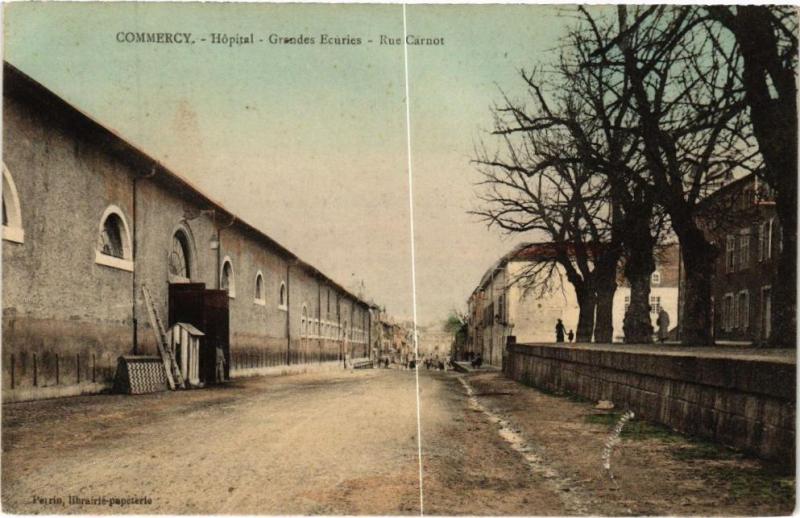 Carte postale ancienne Commercy-Hópital-Grandes Ecuires-Rue Carnot à Commercy