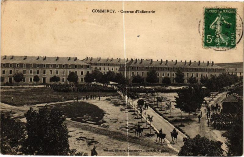 Carte postale ancienne Commercy-Caserne d'Infanterie à Commercy