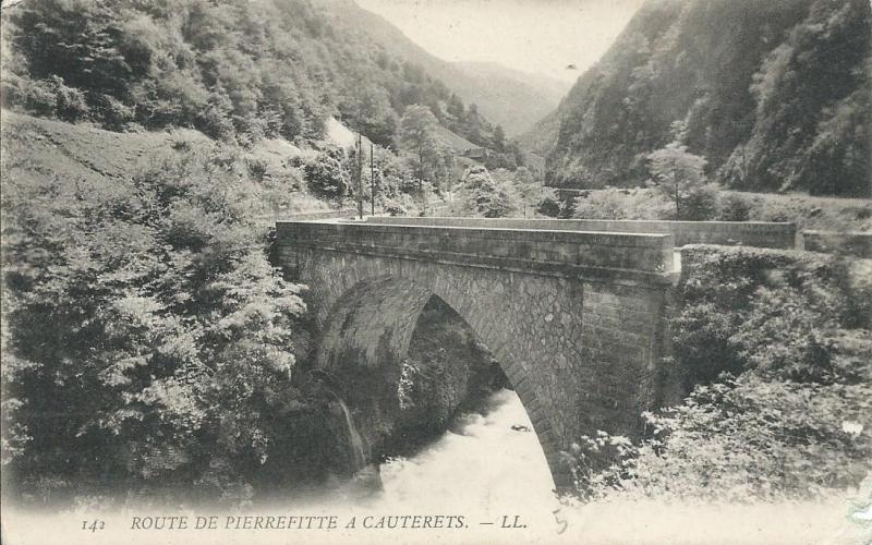 Carte postale ancienne Route de Pierrefitte à Cauterets à Cauterets