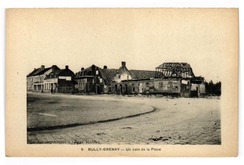 Carte postale ancienne Bully-Grenay - Un coin de la placce à Grenay