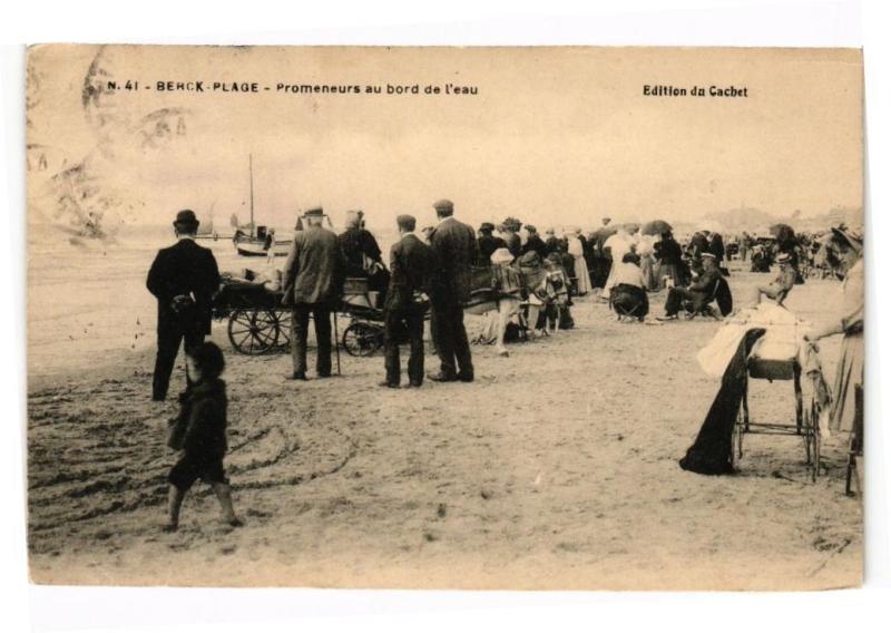 Carte postale ancienne Berck-Plage - Promeneurs au bords de l'eau à Berck