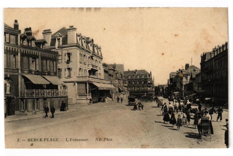 Carte postale ancienne Berck-Plage - L'entonnoir à Berck